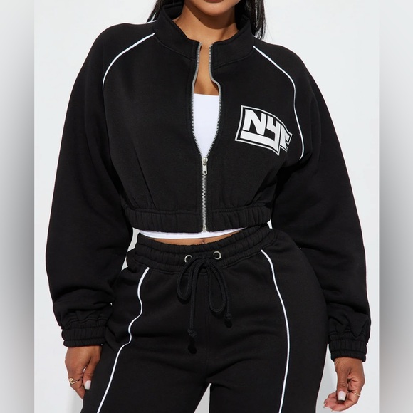 NYC Cropped Sweatshirt and Wide Leg Sweat Pants Set - Picture 4 of 5